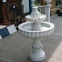 каменный декоративный фонтан